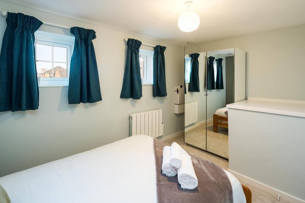Fantastic In Canary Wharf - 2 Bedrooms Casa de Férias Londres